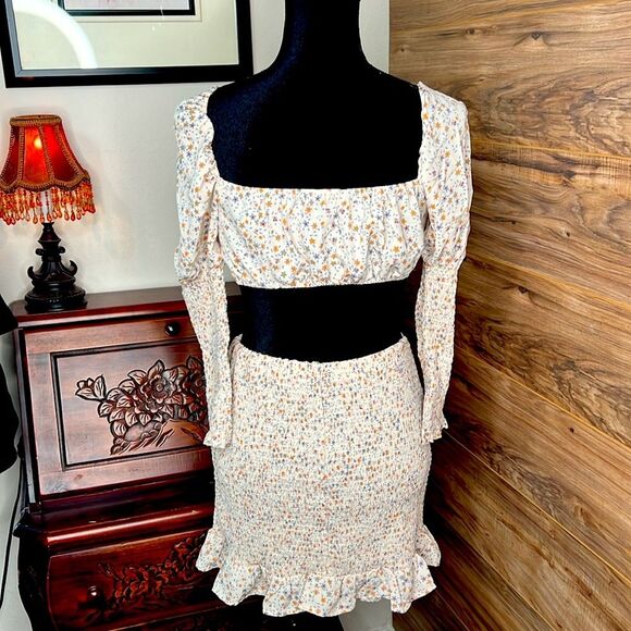 NWOT LOVE TREE | Micro Floral 2 Piece Cropped Top w/ Ruffle Skirt | Size Large - Picture 2 of 7